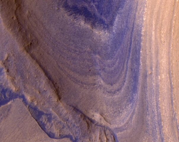 HiRISE Spots Curiosity Driving Toward Upper Gediz Vallis