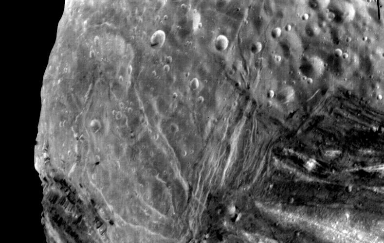 Miranda Fractures, Grooves and Craters